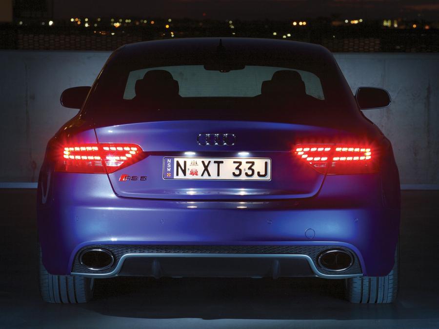  Audi RS5 Coupe 2010 года  (AU) (фото 16 из 18)